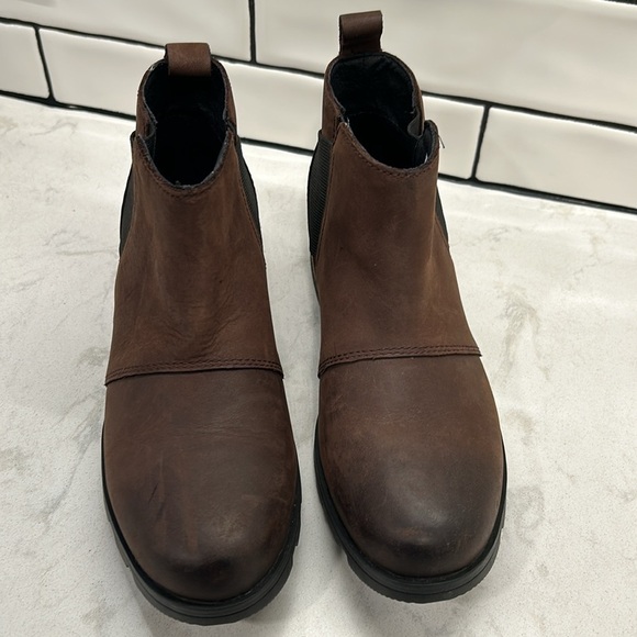 Sorel EMELIE™ III WOMEN'S WATERPROOF CHELSEA BOOTIE Tobacco Black Size 7 - Picture 5 of 16